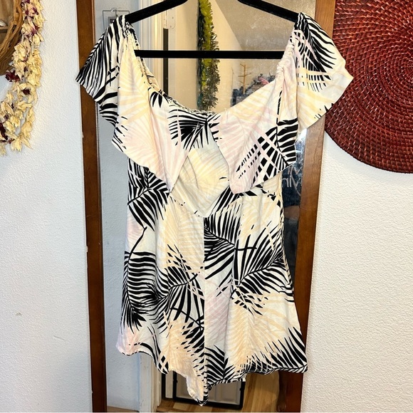 Mink Pink Peach, Pink, Black Palm Print Off Shoulder the Isla Romper - Size M - Picture 2 of 7
